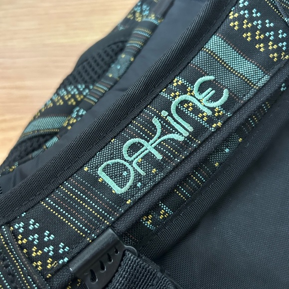 Dakine Backpack - Picture 6 of 12